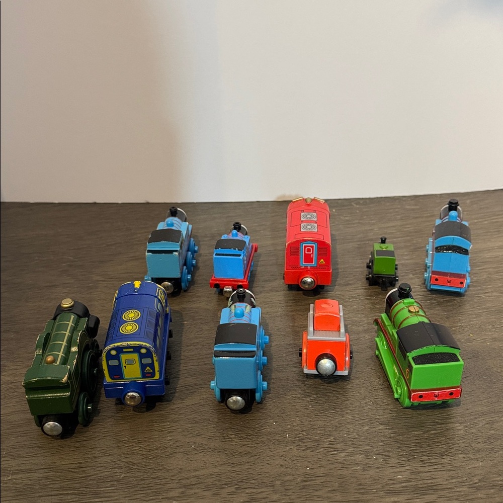 Thomas and friends wooden and plastic trains magnetic lot of 10 piece different - Picture 2 of 3